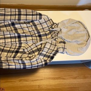 Button down flannel with detachable hod